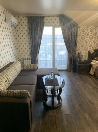 Отель Едем Berezhany Люкс с кроватью размера «king-size» и балконом-4